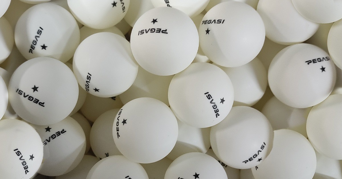 Spelletjes met ping pong balletjes